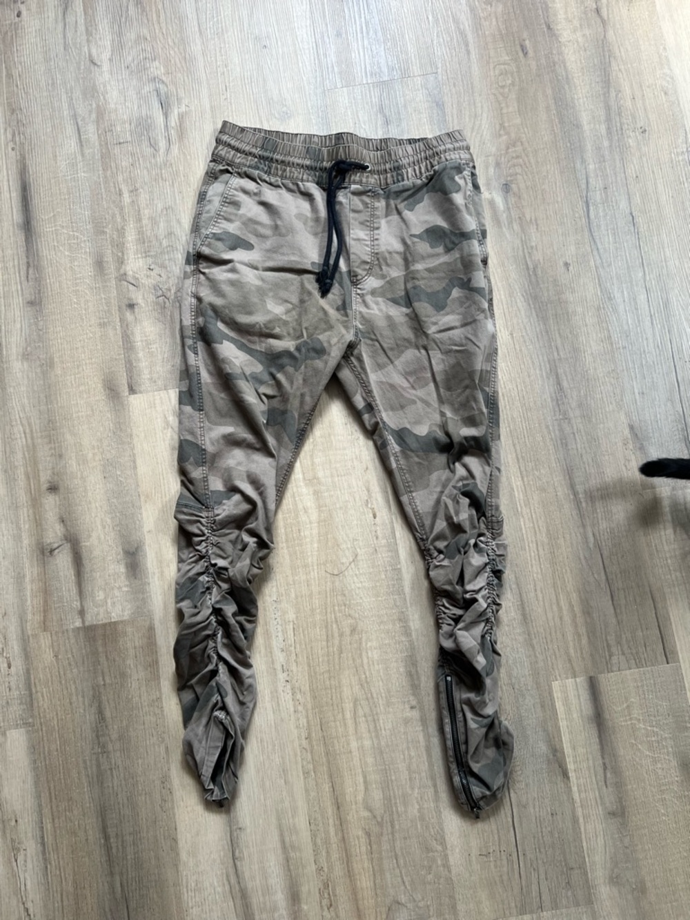 Divided Men's Camouflage Cargo Joggers in Olive Brown